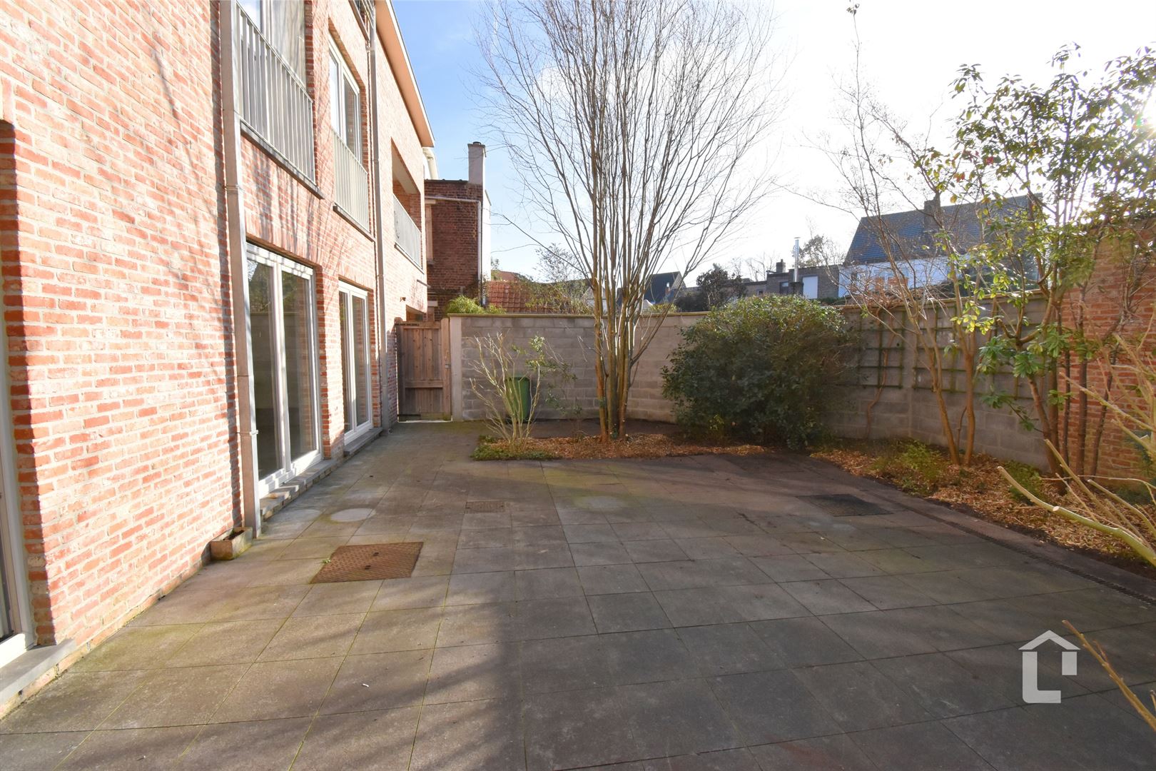 Ruim, recent gelijkvloers appartement in centrum Sint-Denijs-Westerm foto 13