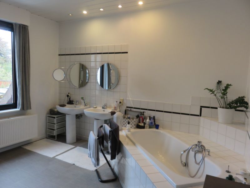 Ruime woning met 4 slaapkamers foto 20