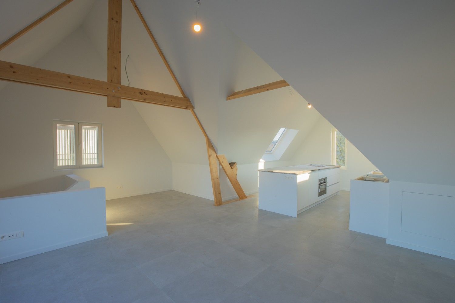 Unieke loft op de tweede verdieping met uitzicht op  S’Hertogenmolens foto {{pictureIndex}}