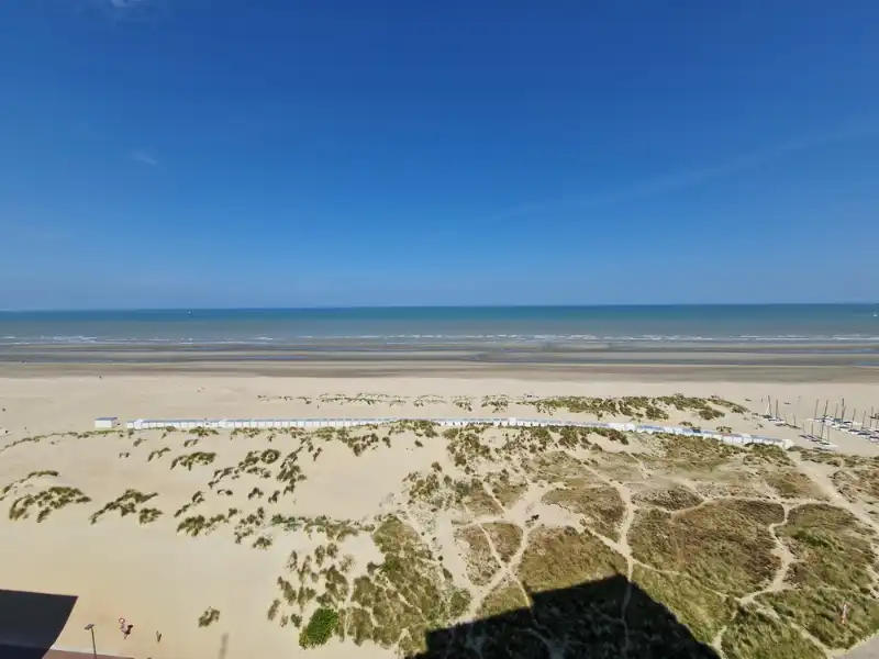 PANORAMISCH ZICHT OP ZEE vanop verdieping 14 foto 7