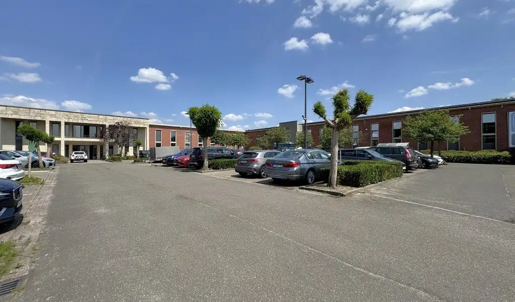 Instapklaar kantoor te huur aan luchthaven in Deurne foto 22