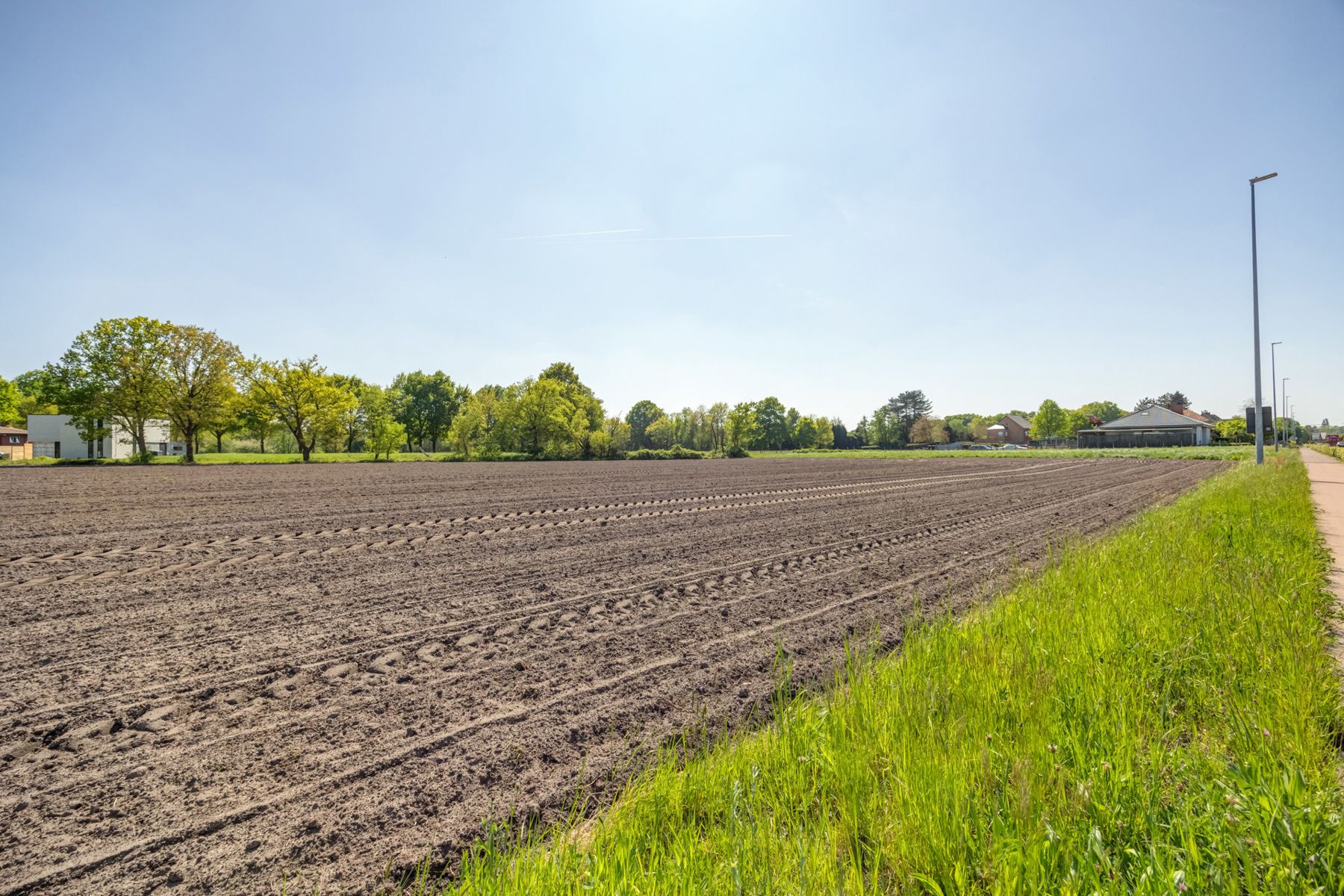 Uitgestrekte landbouwgrond van bijna 3 hectare. foto 11