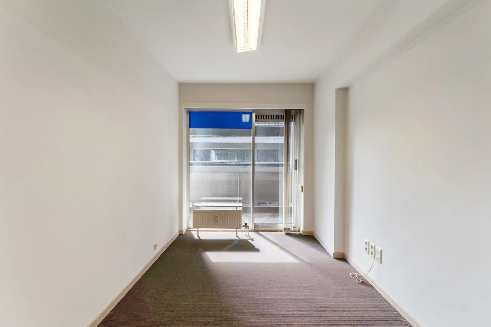 Handelspand/Kkantoor/ vrijberoep TE HUUR op toplocatie, 226m², ruime parkeergelegenheid foto 15