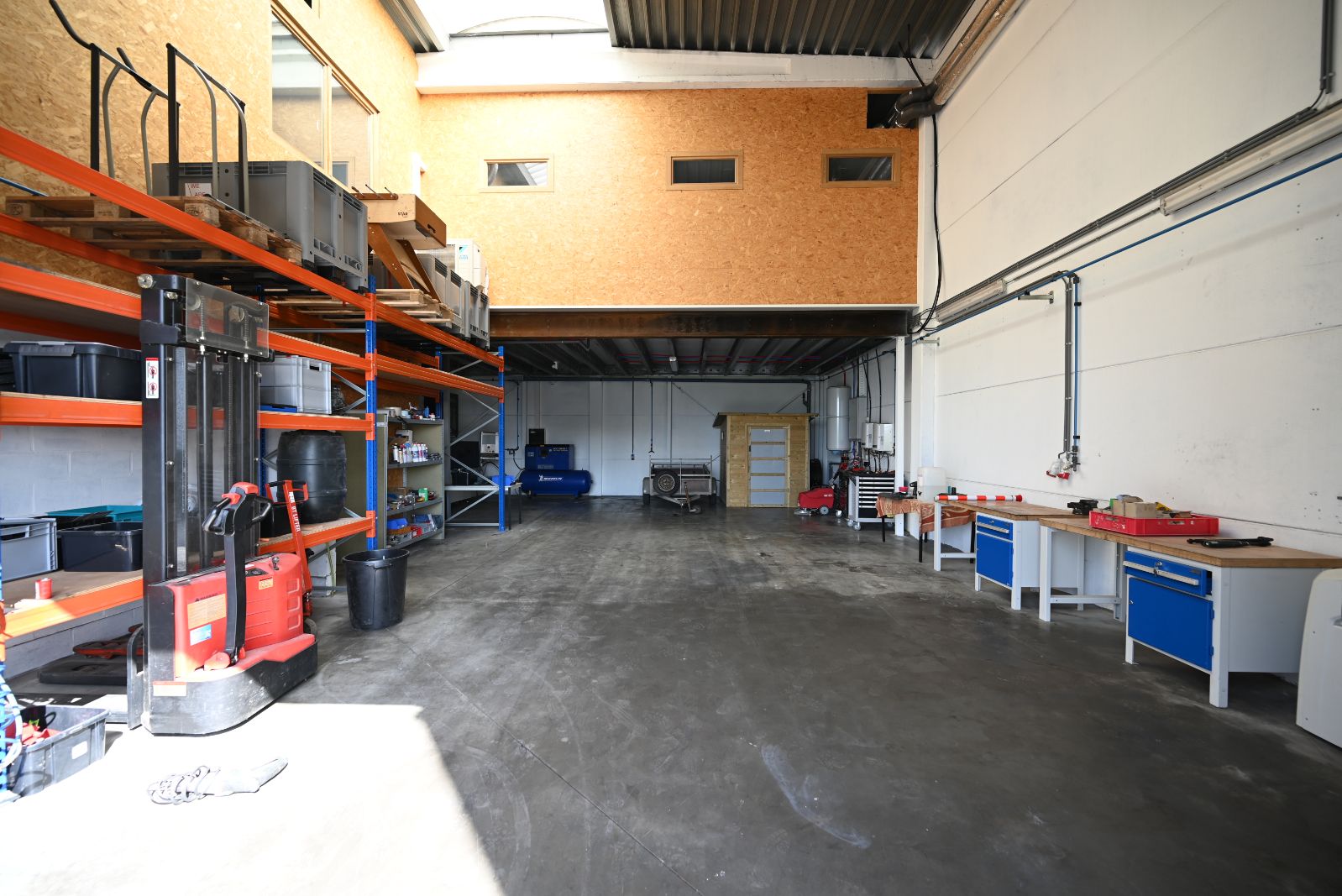 Recent magazijn (146m2) foto 5