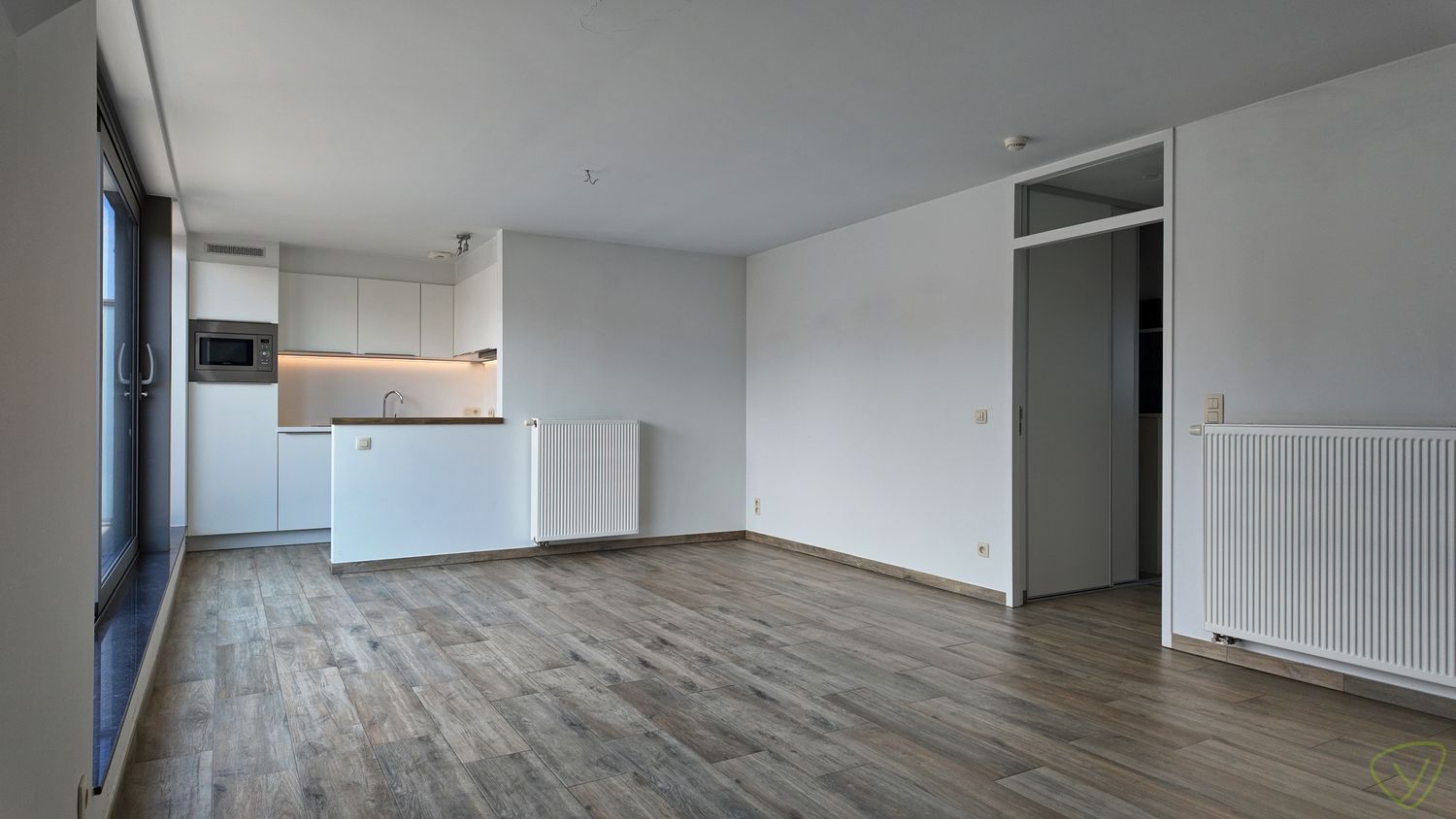 Instapklaar duplex-appartement met terras in het hart van Waarschoot! foto 3