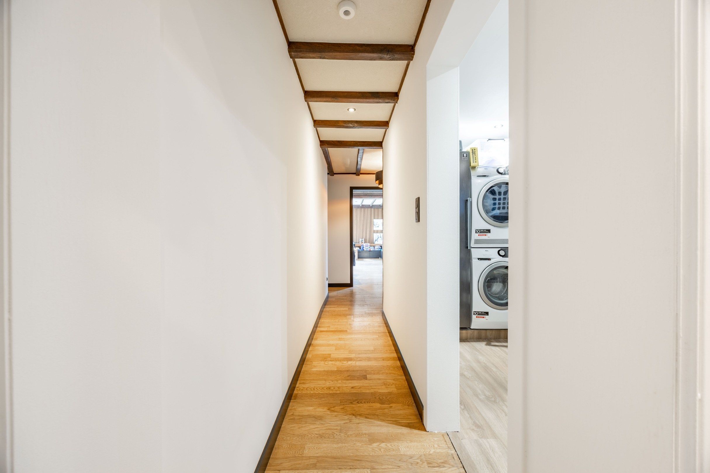 ALLEENSTAANDE GELIJKVLOERSE WONING MET MAGAZIJN EN COMMERCIELE RUIMTE foto 18