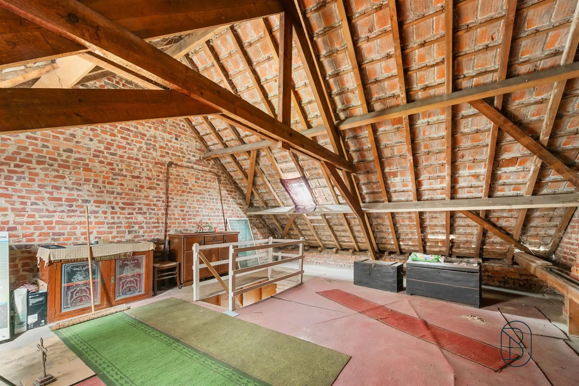 Te renoveren gezinswoning met 3 slaapkamers en grote tuin! foto 16