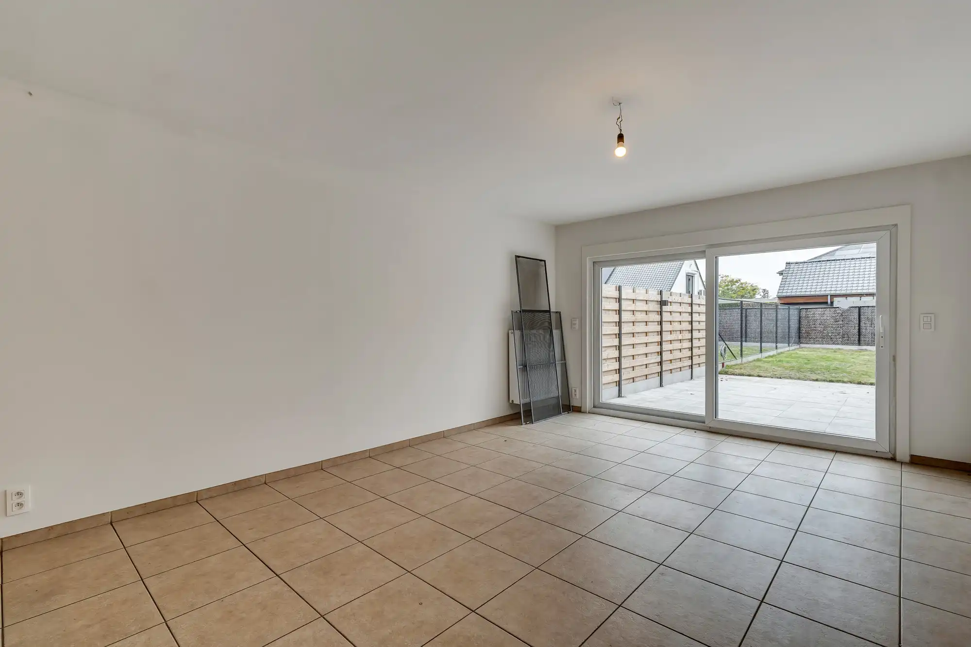 Instapklaar gelijkvloers appartement met tuin nabij centrum foto 3