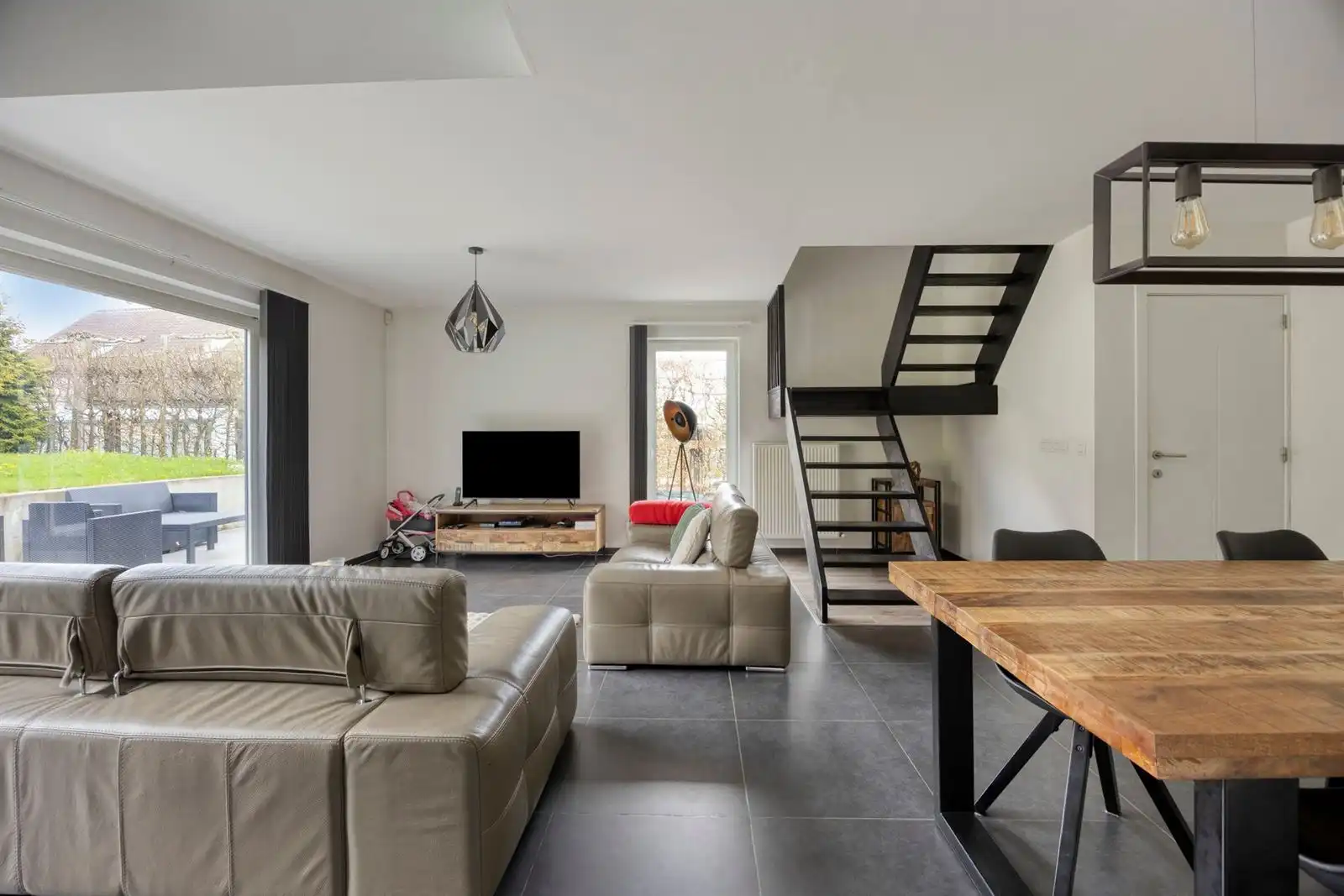 Alleenstaande woning met tuin foto 2