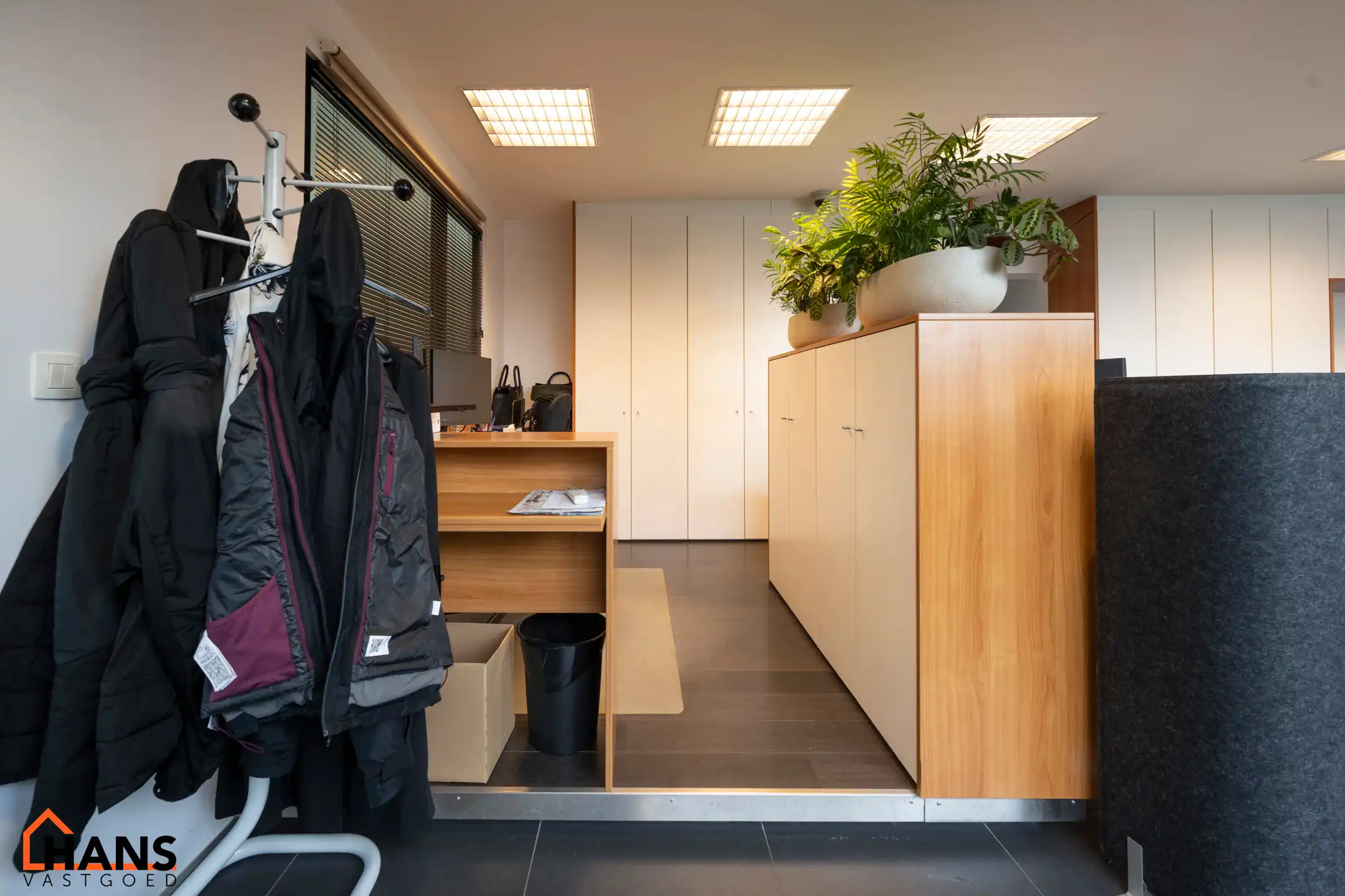 Ruim en praktisch ingedeeld kantoor met diverse mogelijkheden foto 6