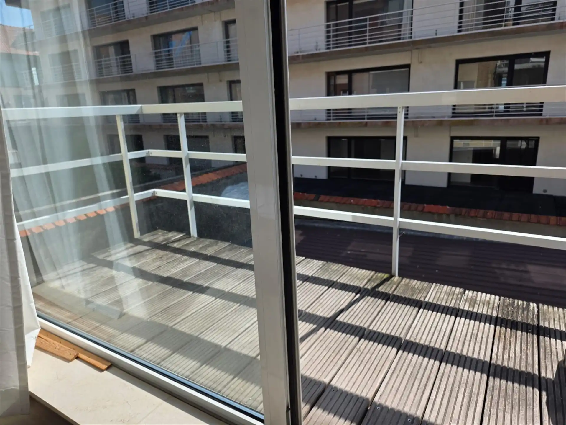Lichtrijk 2-slaapkamerappartement met terras foto 9