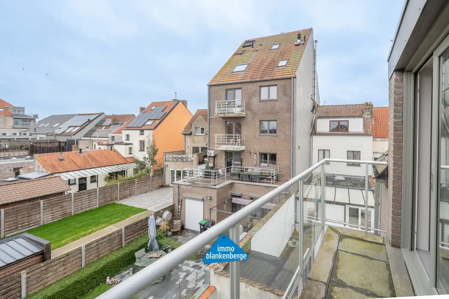 Recent zeer ruim duplex appartement in Uitkerke foto 5