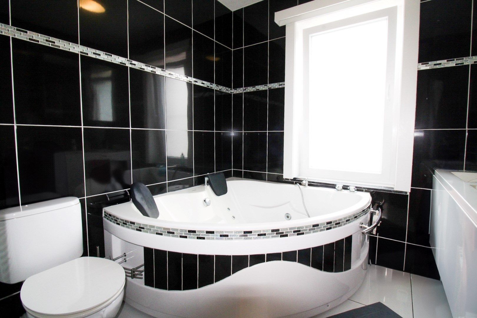 Verrassend ruime gezinswoning met energielabel B, vier slaapkamers en een uitgestrekte diepe tuin te koop in Sint-Niklaas! foto 18