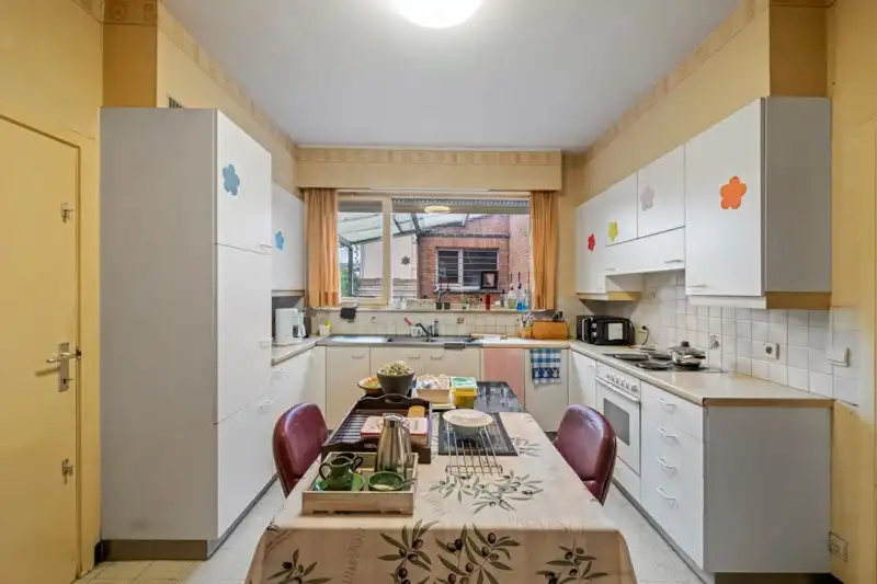 Handelspand met ruime woonst op topligging in Sint-Andries foto 7