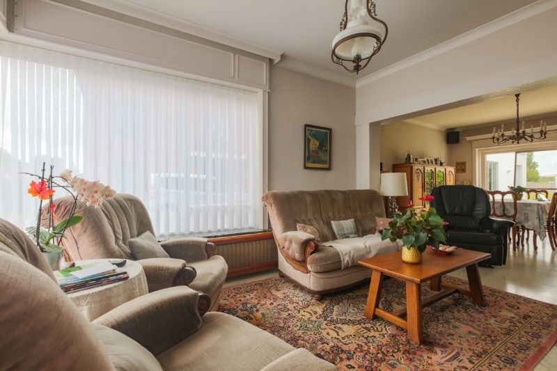 Lichtrijke, te moderniseren woning op 480m² op een steenworp van de Gavers... foto 3