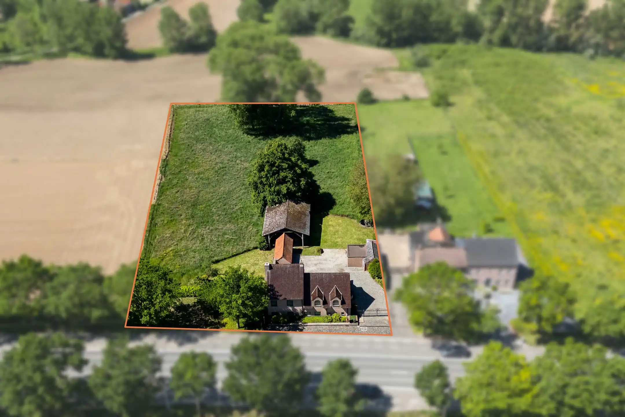 Karaktervolle hoevewoning met weide ca. 7.845 m²  te Zwalm foto 3