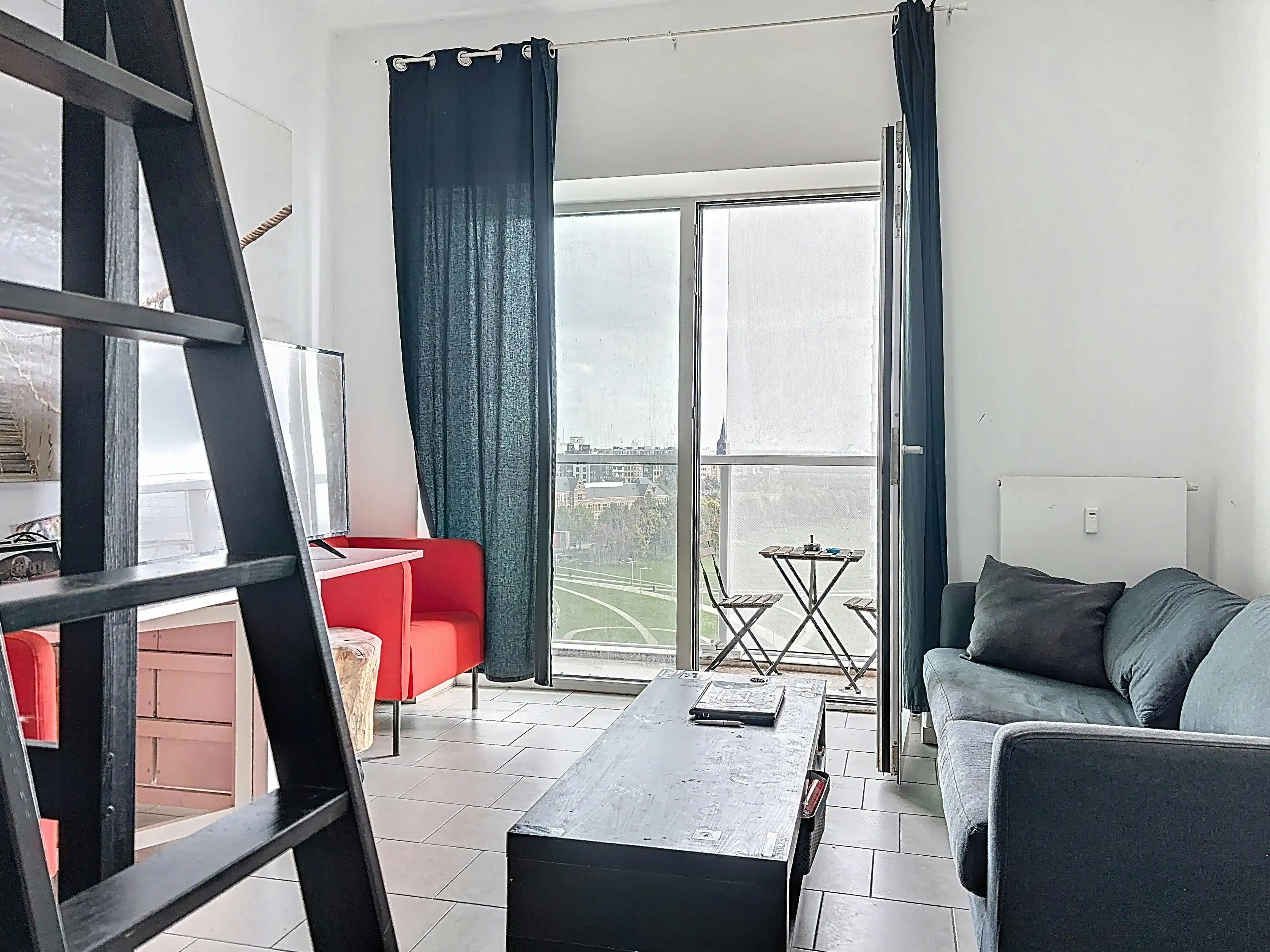 Instapklare studio met terras te koop in de Parktoren Antwerpen foto {{pictureIndex}}