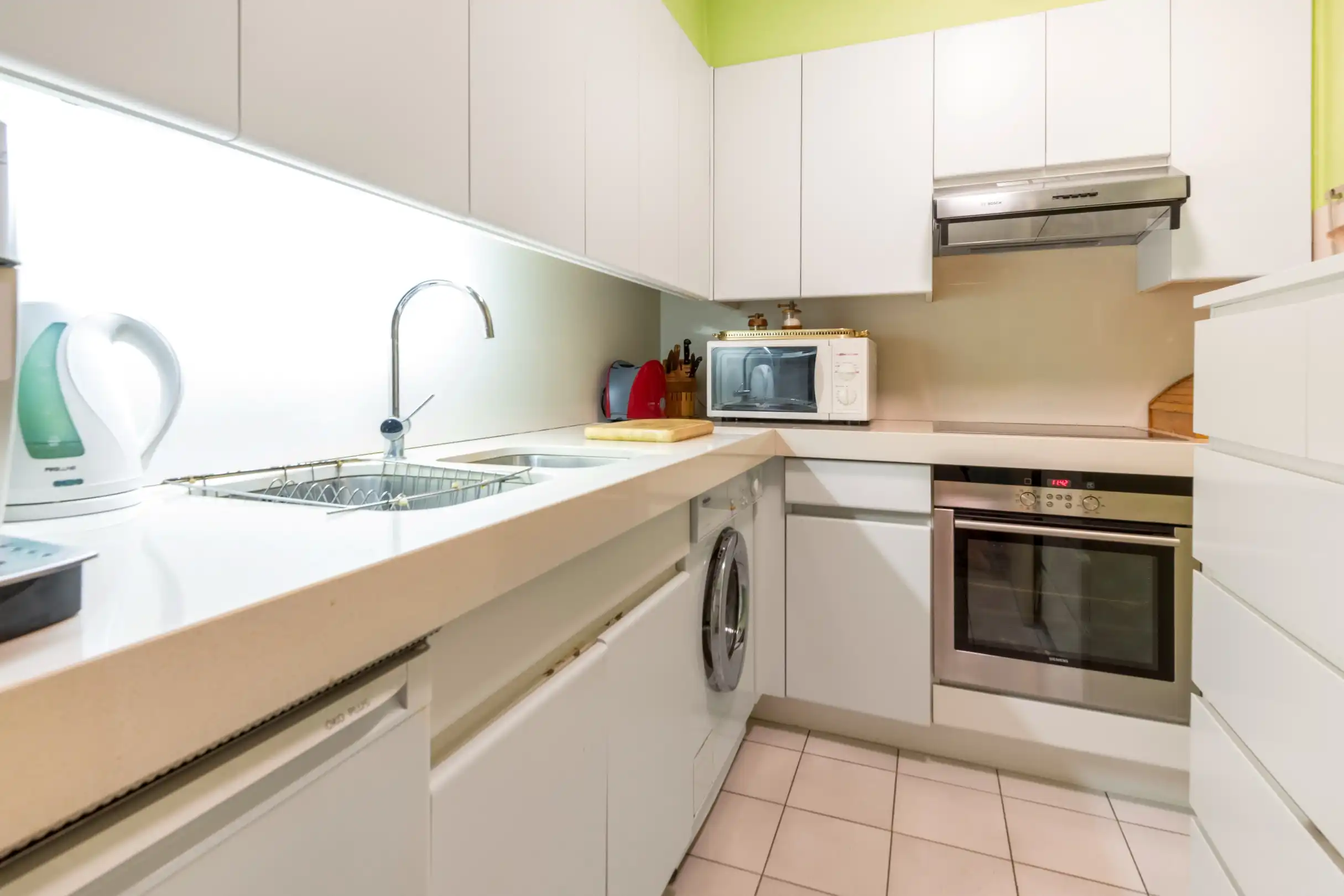 Zeer goed onderhouden zuidgericht appartement, centraal gelegen dichtbij het strand en de winkels. Parking mogelijk. foto 11