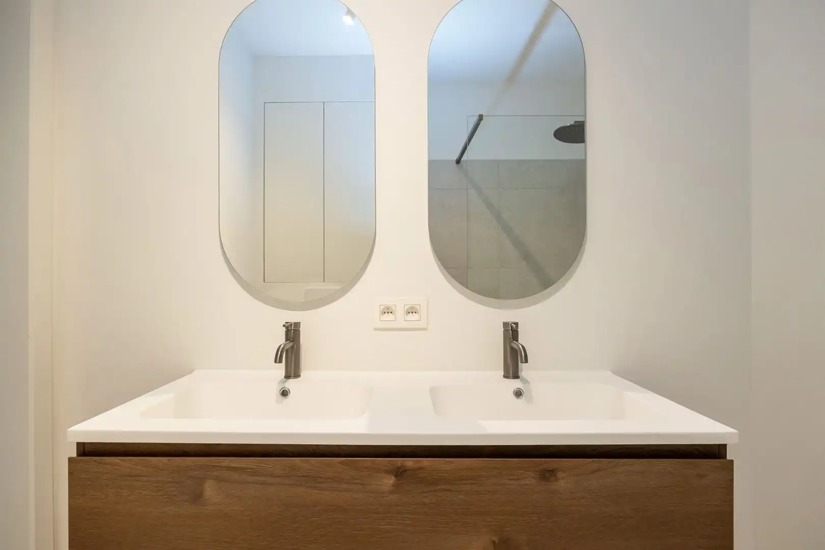 Gerenoveerd en een bemeubeld appartement met 1 slaapkamer.  foto 19