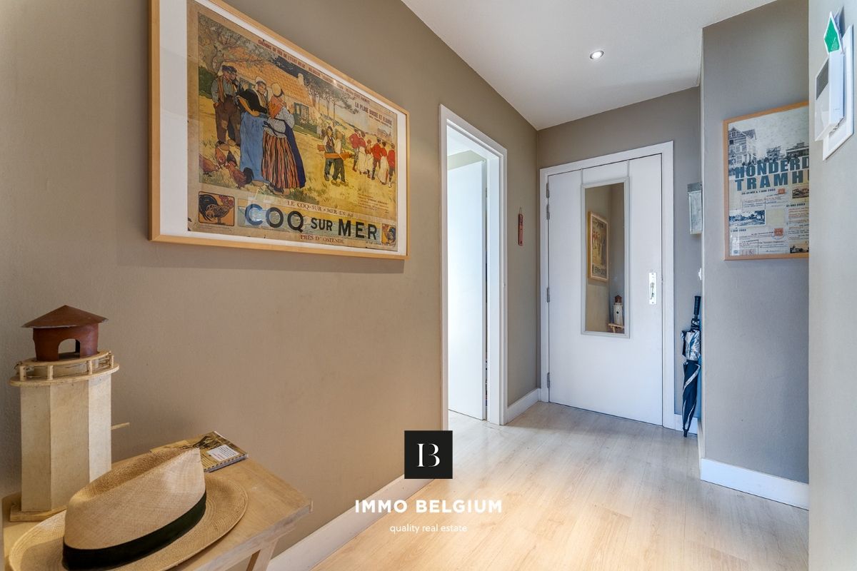 Lichtrijk appartement met parking nabij het strand foto 2