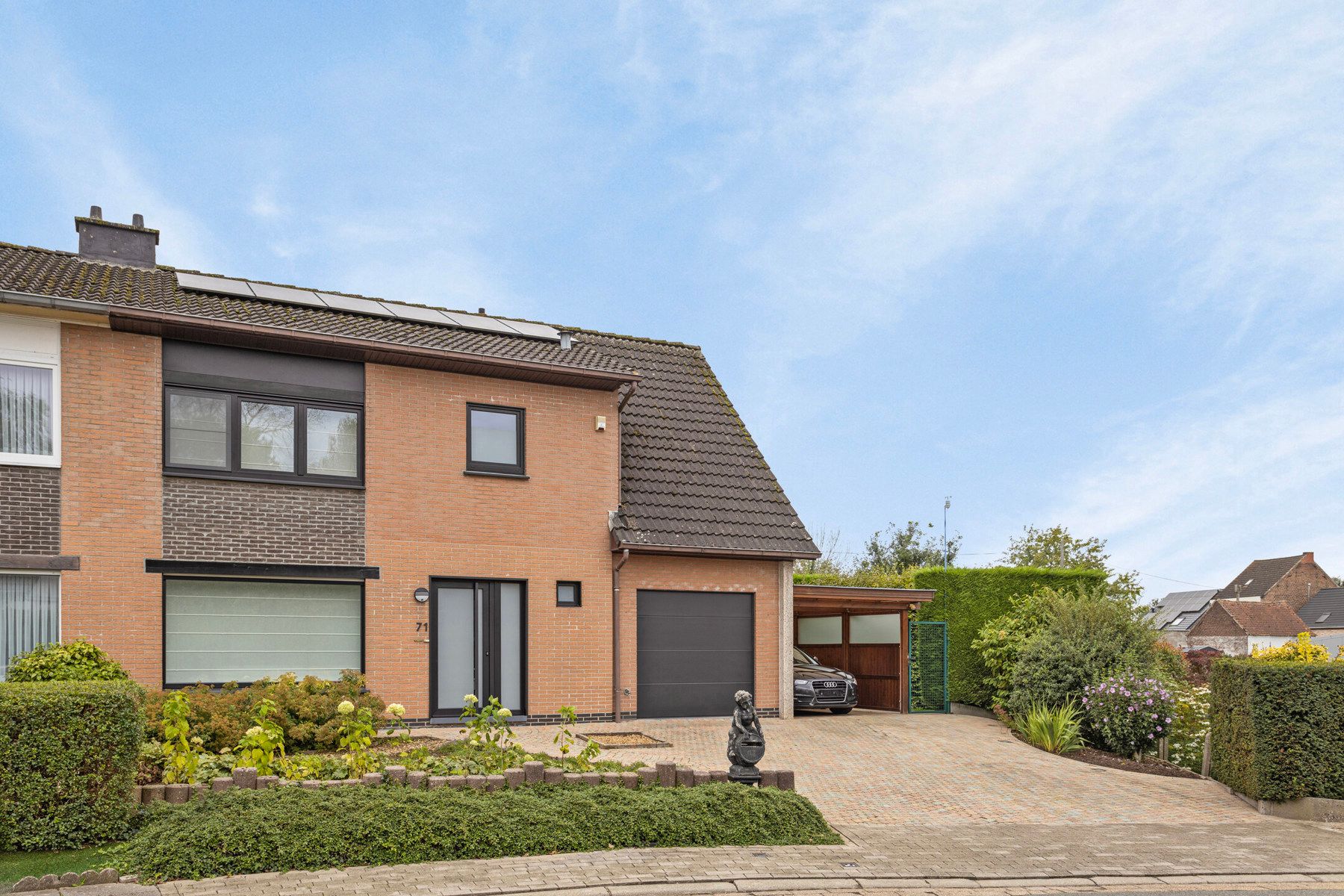 Instapklare HOB met 3 kamers, garage, tuin en zonnepanlen! foto 1