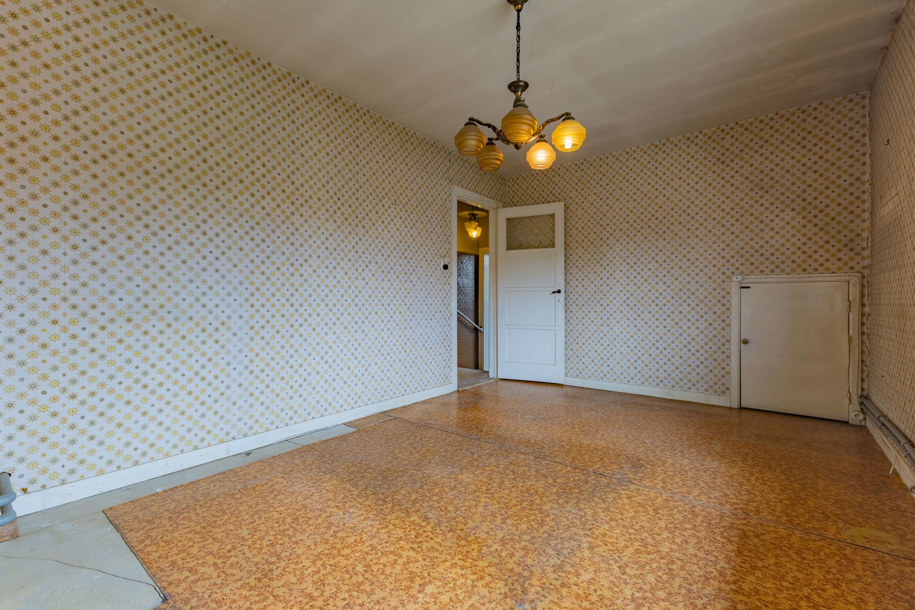 Gunstig gelegen te renoveren driegevelwoning foto 15