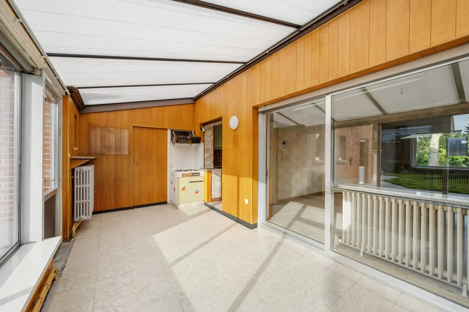 Woning met 3 slaapkamers en grote zolder, garage en zonnige tuin in Izegem foto 7