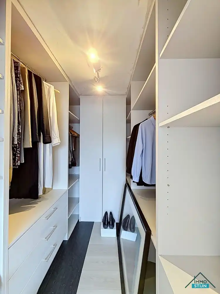 Recente instapklare woning met 4 slaapkamers en bijgebouw foto 14