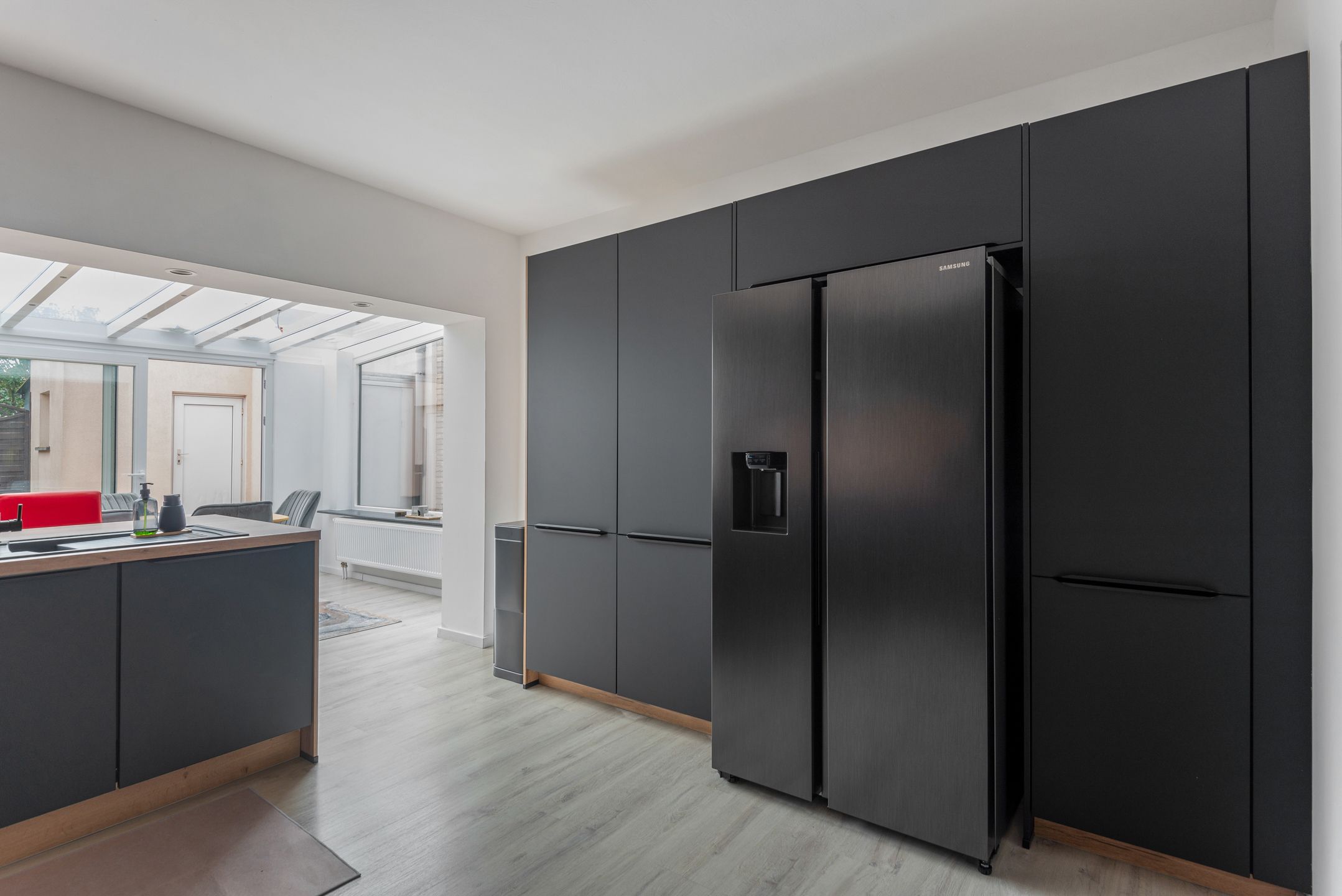 Instapkl. Half-open woning met 3 slpk, polyv. zolder, gar., oprit en tuin foto 10