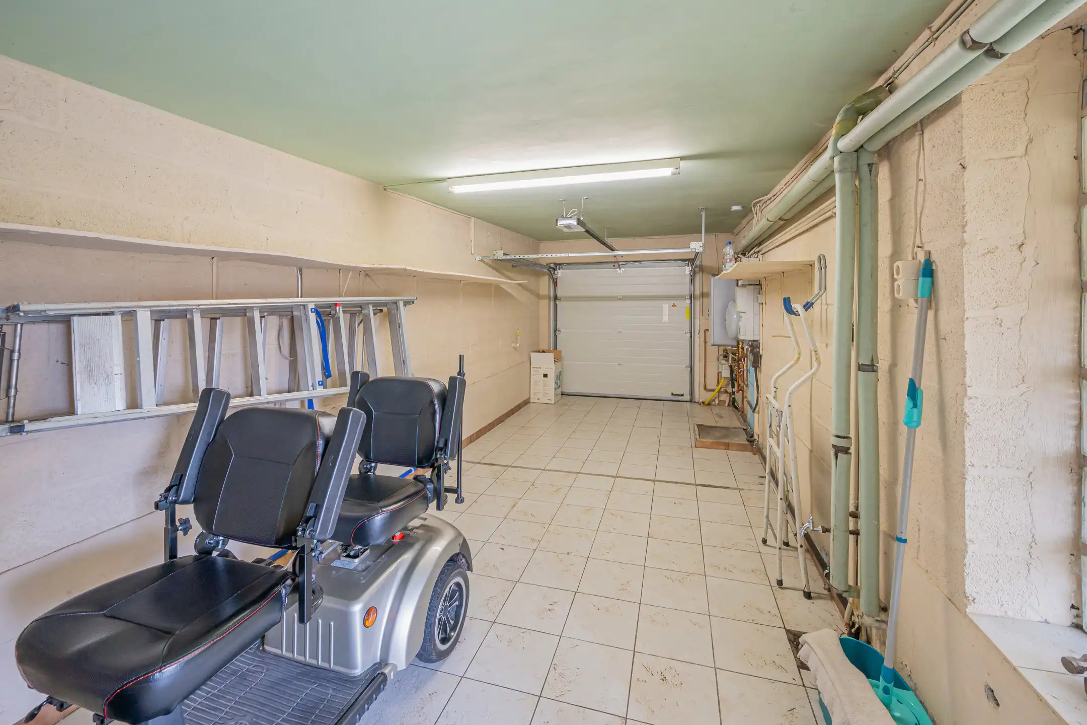 Te moderniseren HOB met garage en tuin foto 22