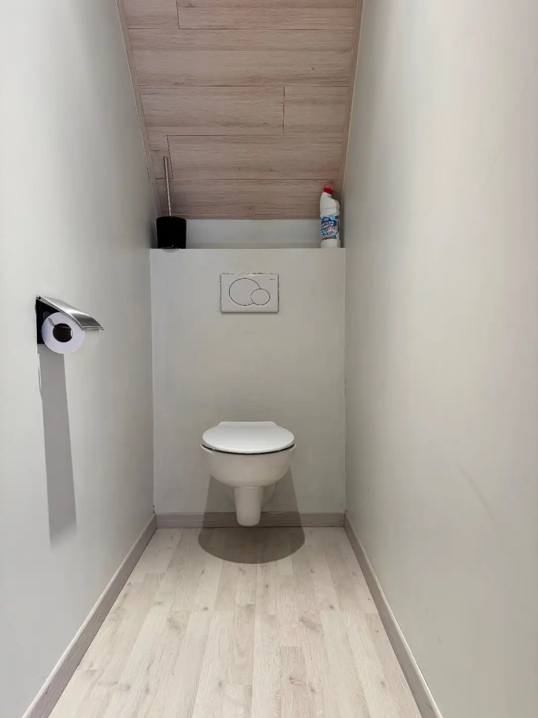 Instapklare woning met drie slaapkamers, tuin met uitweg, zolderkamer te Roeselare foto 21