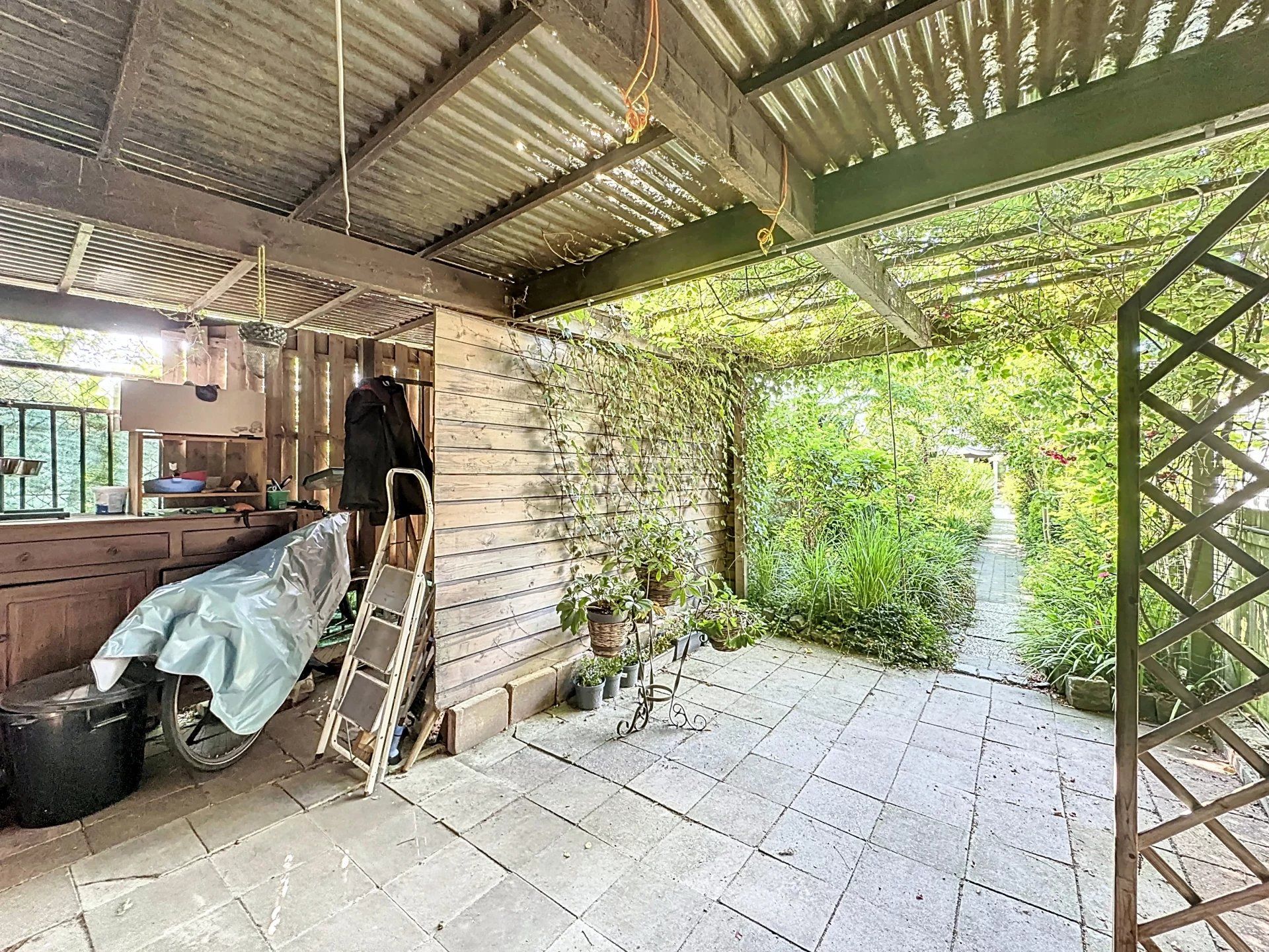 Super gezellige woning met groot terras, mooie bloementuin en carport. foto 19