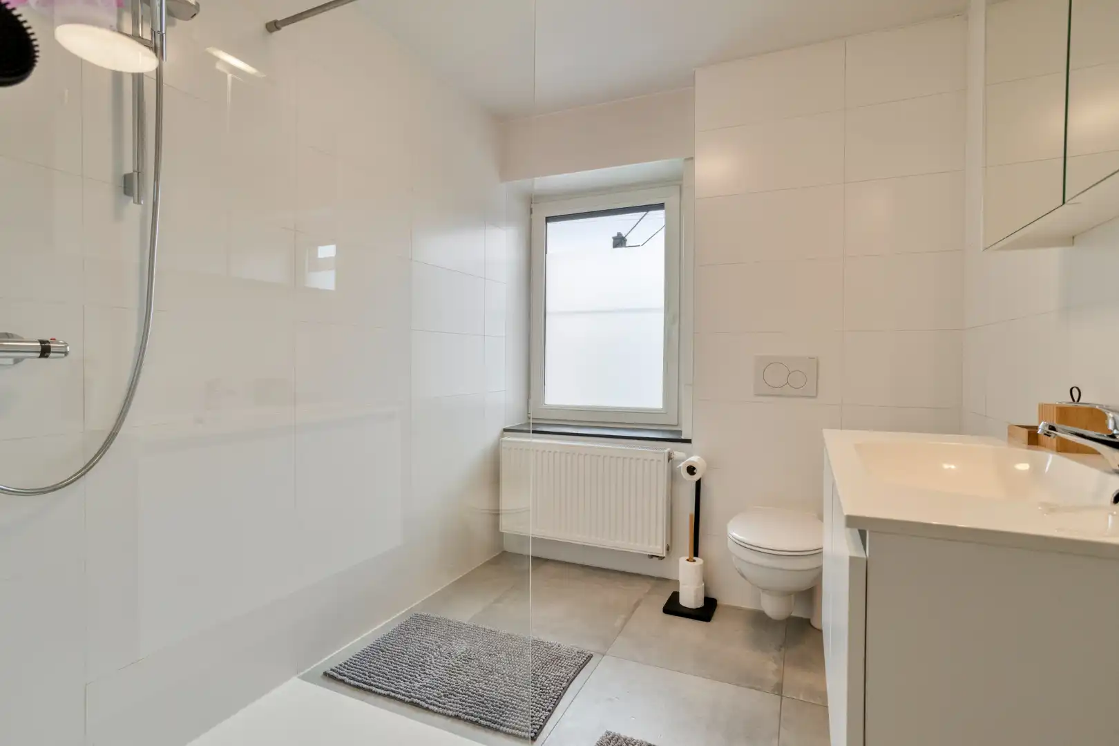 Zeer ruime gerenoveerde woning met 3 à 4 slaapkamers en garage! foto 14