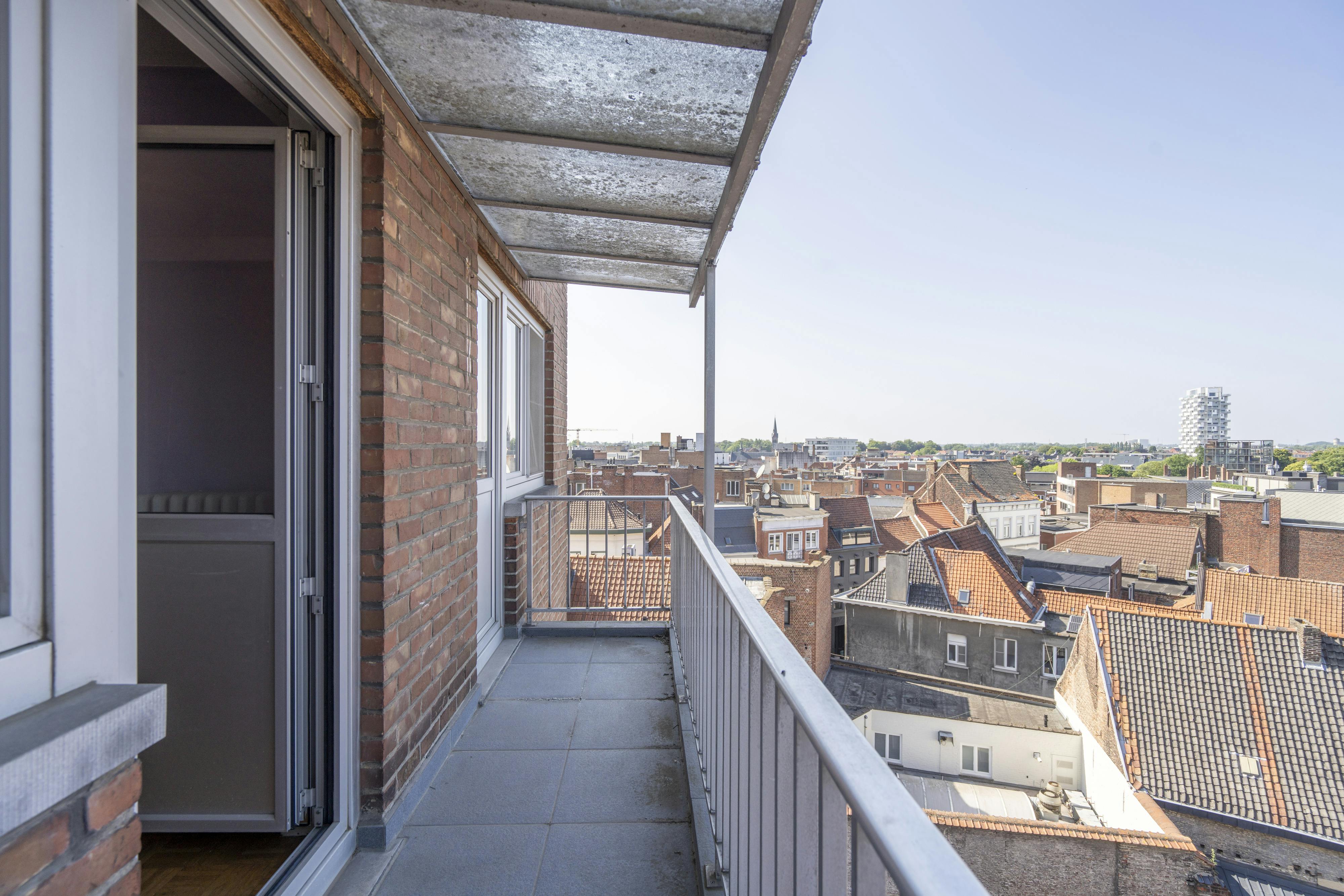 Ruim Appartement met zicht op de Grote Markt van Kortrijk foto 14