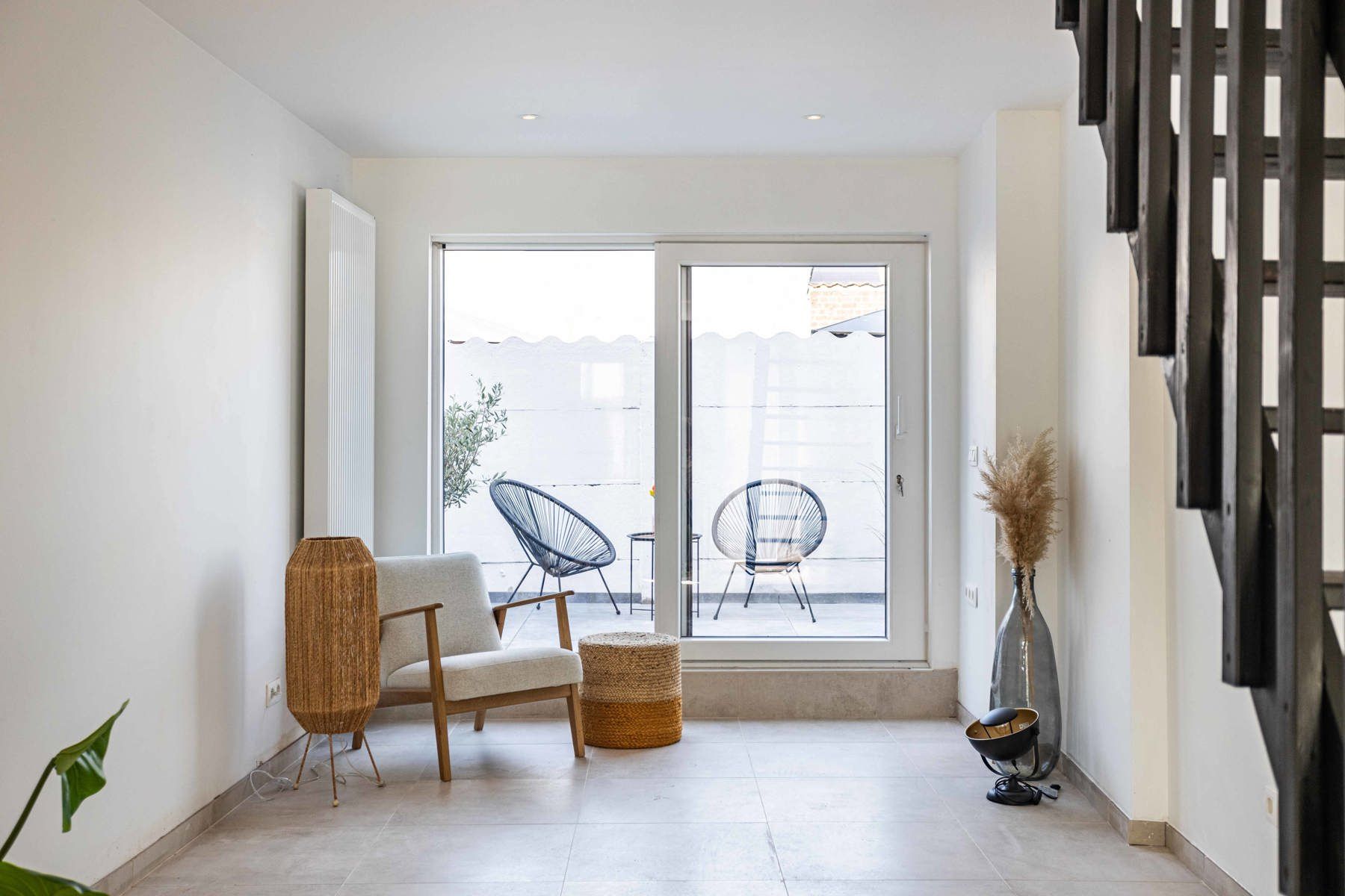Instapklare, totaal gerenoveerde rijwoning met tuin foto 2