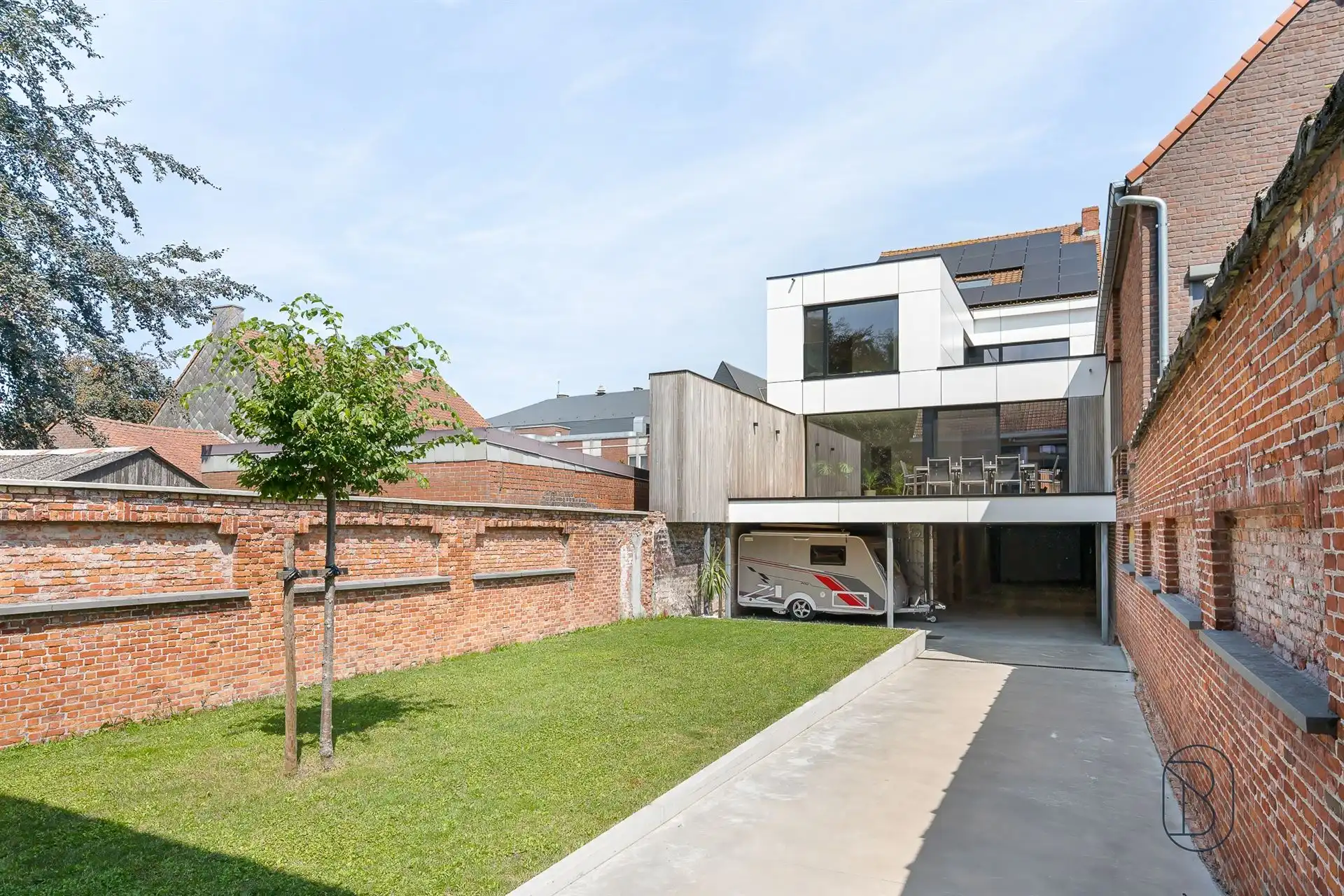 Unieke woning met 6 slk en polyvalente loods, centrum Tielt foto {{pictureIndex}}