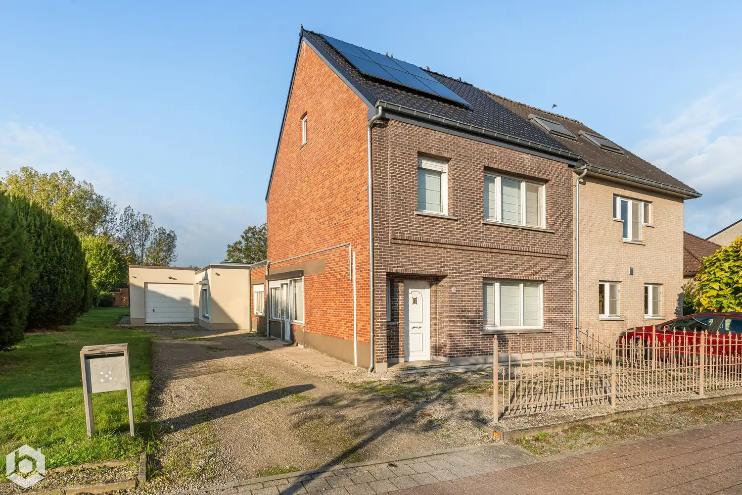 Instapklare woning met 3 slpkrs te Berlaar foto {{pictureIndex}}
