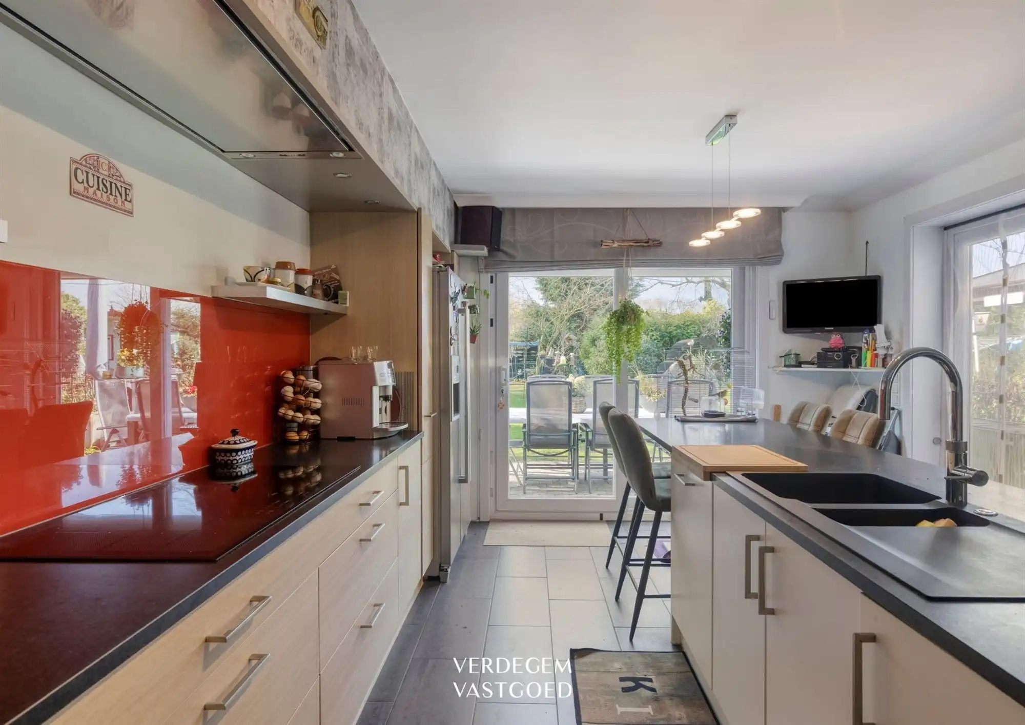 Knappe gezinswoning met 3 slaapkamers, zonnige tuin en achterliggende weilanden foto 10