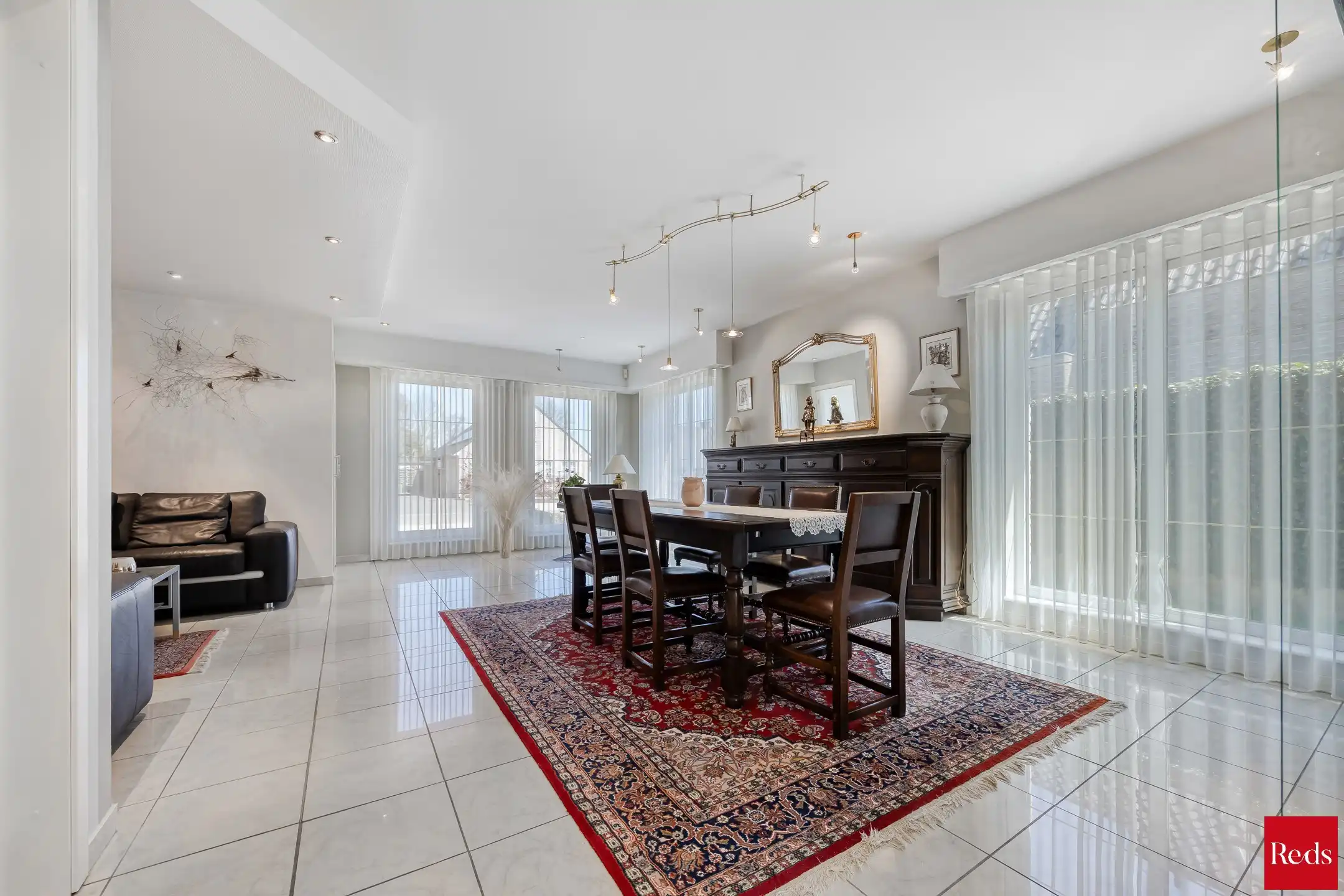Ruime woning in oase van rust met prachtige tuin foto 5