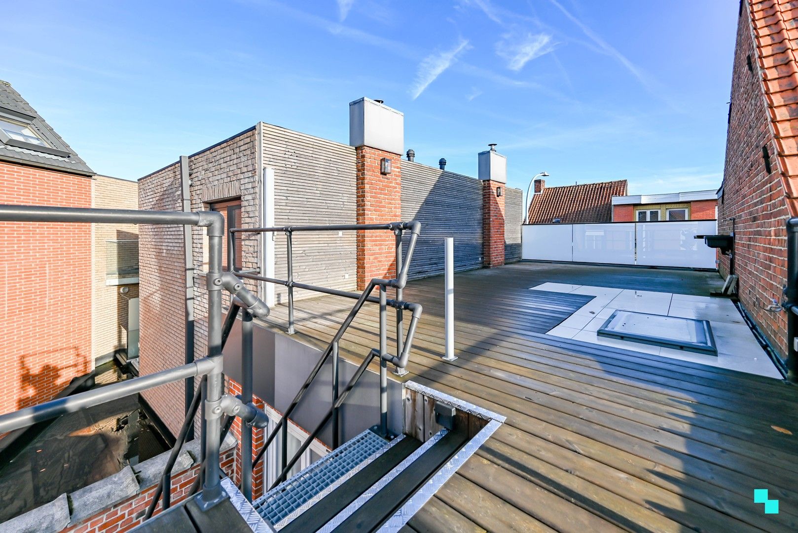 Charmante rijwoning met dakterras in hartje Izegem foto 20