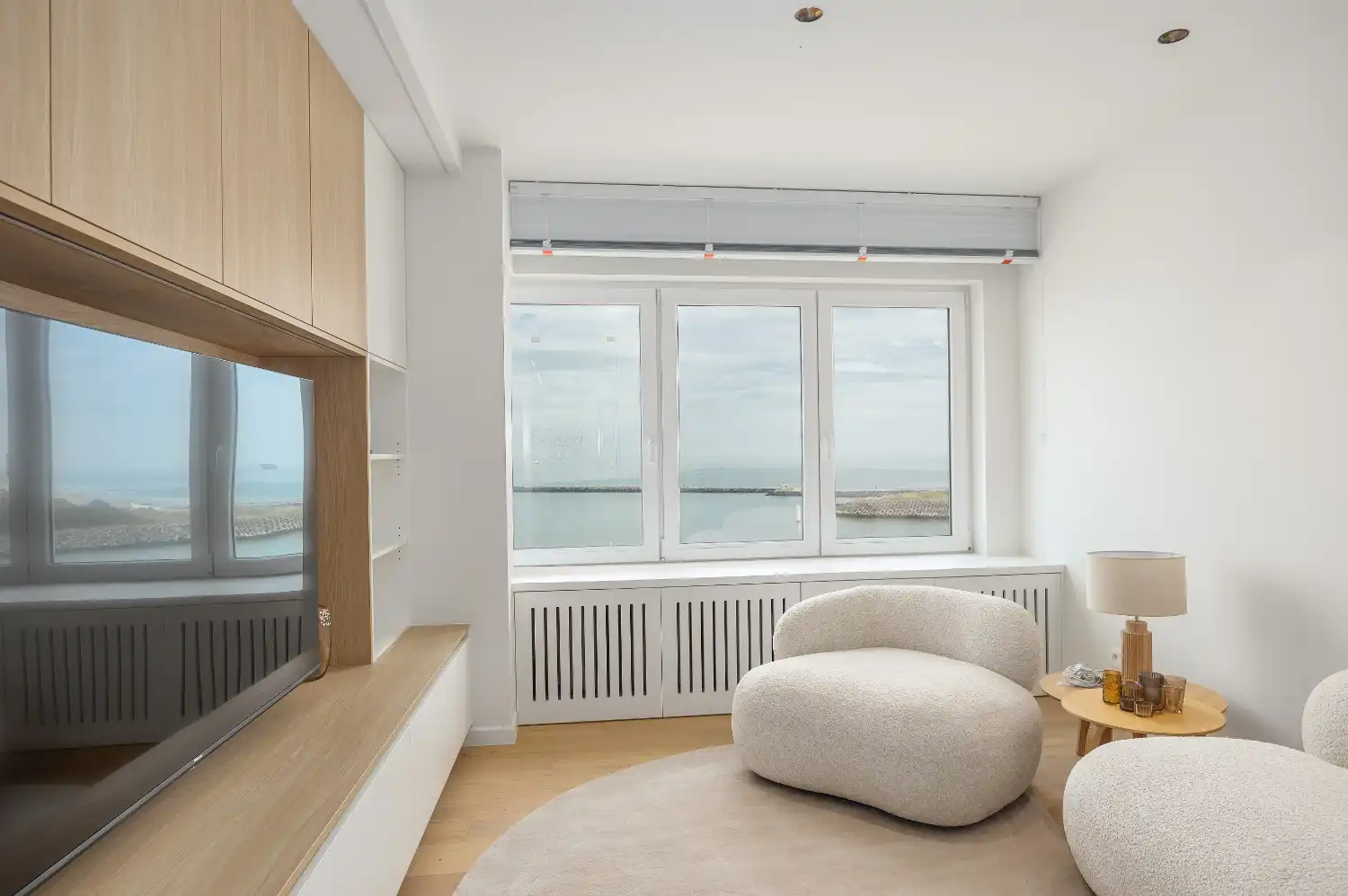 Gerenoveerd appartement met frontaal zeezicht foto 6