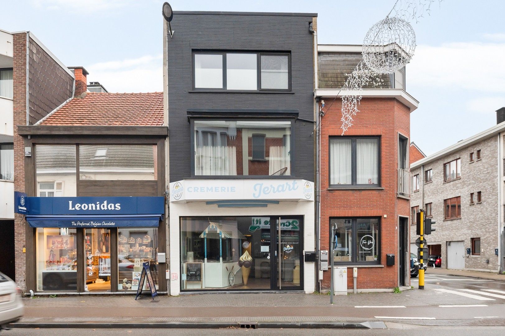 Centraal gelegen handelspand met ruime woonst en garage foto 17