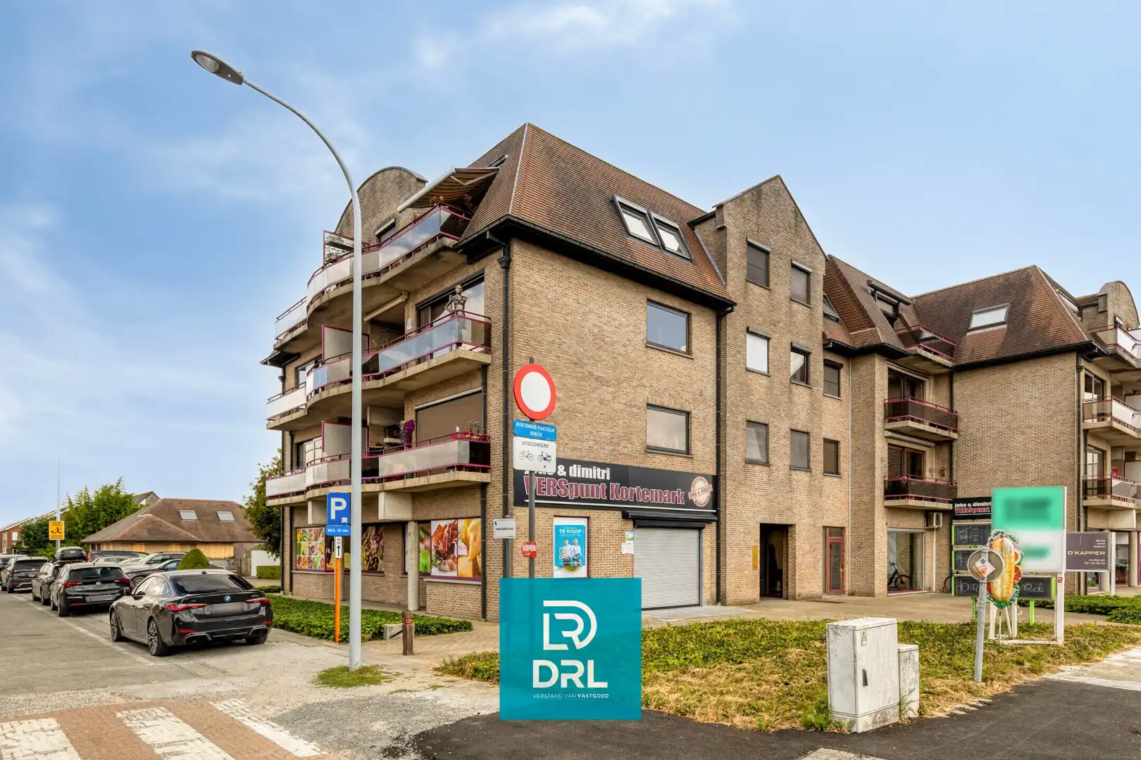 COMMERCIEEL PAND met LOODS te KORTEMARK foto {{pictureIndex}}