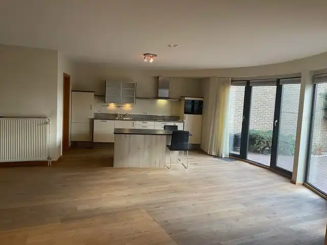 Gelijkvloersappartement met 2 slaapkamers, 2 badkamers en tuin foto 2