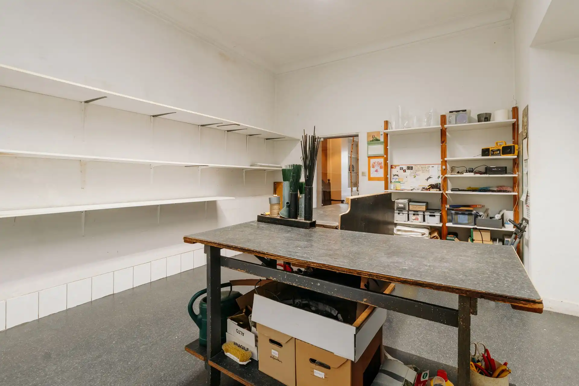 Commercieel pand met woonst en uitzonderlijk veel ruimte! foto 12