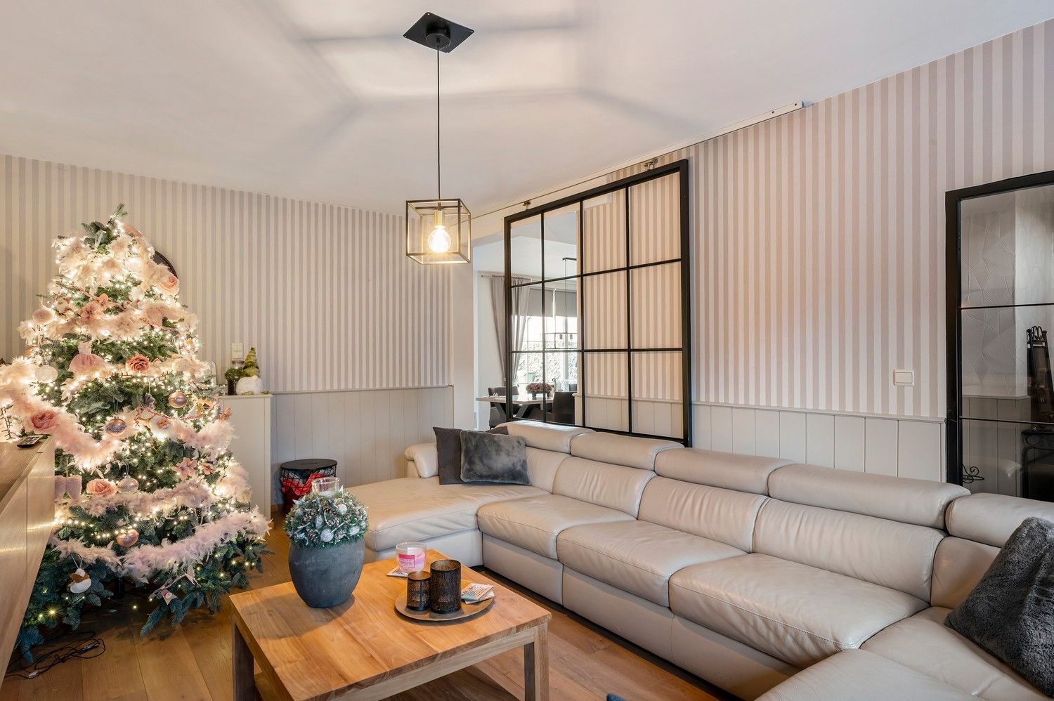 Ruime, instapklare pastorijwoning met bijgebouw op 1 180 m². foto 6