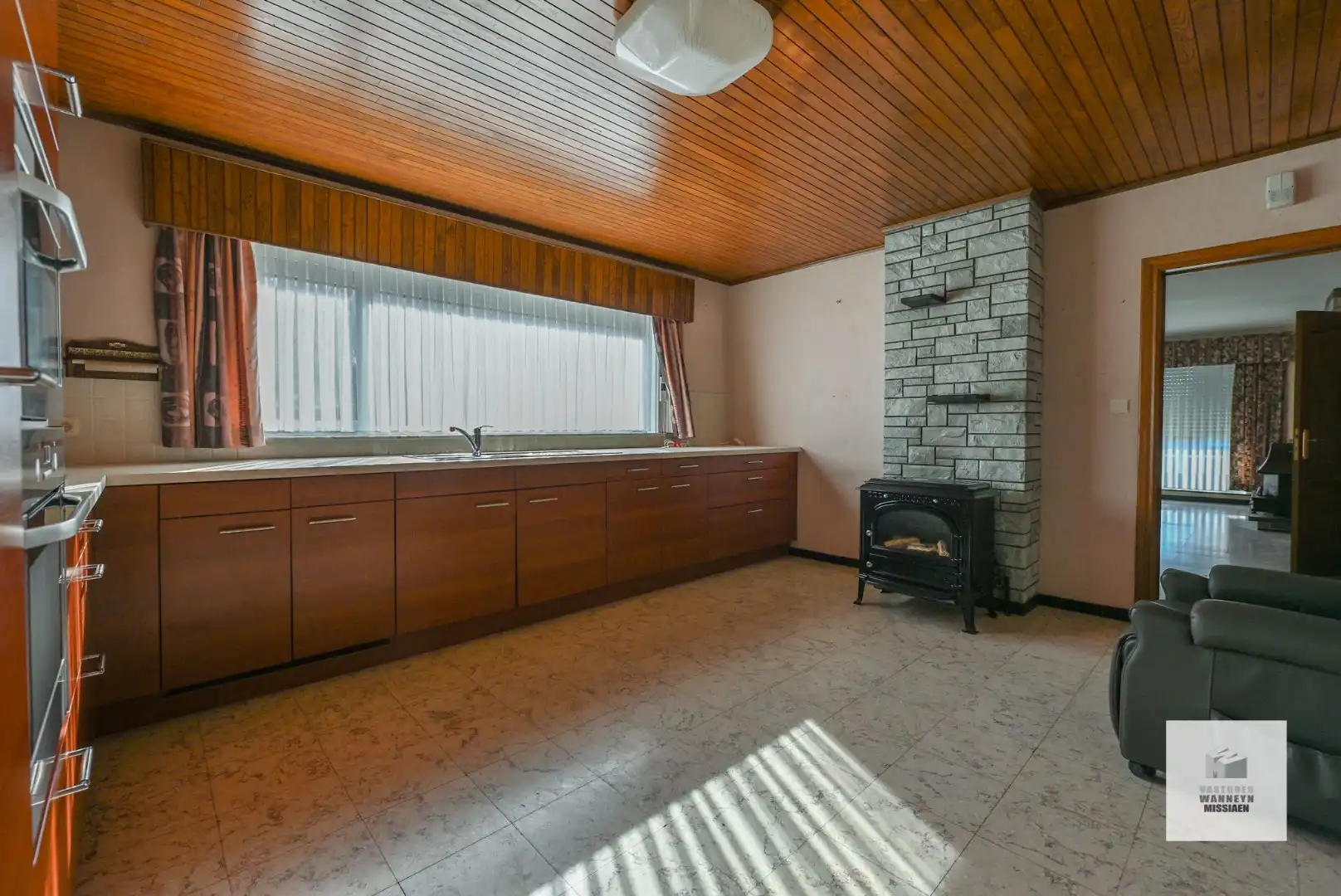 Te renoveren gelijkvloerse woning met  3slpk, garage, tuin op 1290m2 foto 13
