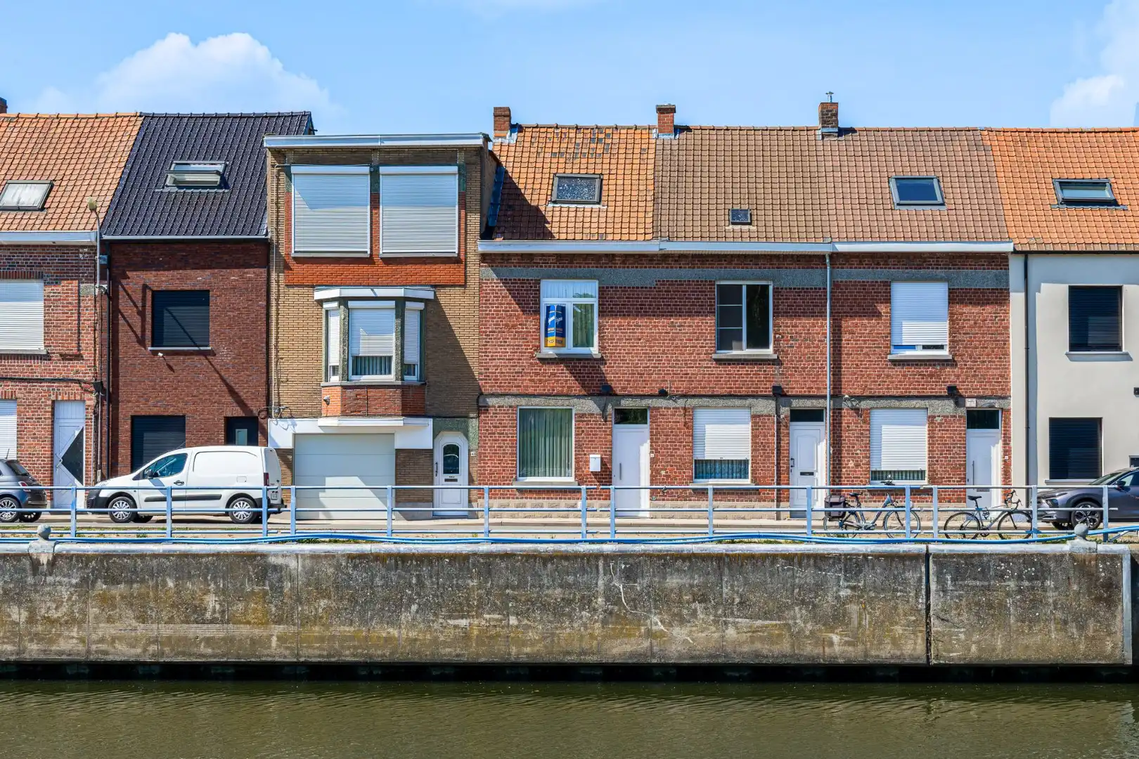Hoofdfoto van de publicatie: Woning met 2 slaapkamers, zolder en tuin aan de Leie in Menen