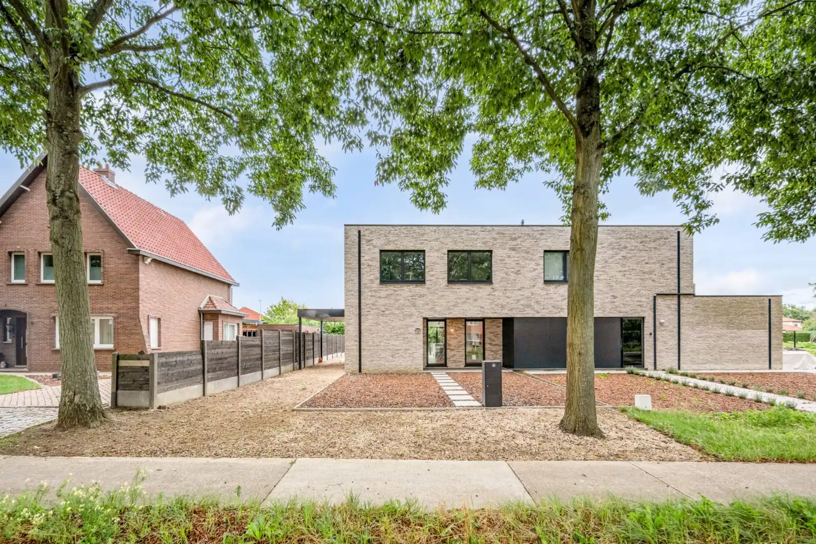 Nieuwbouwwoning, halfopen bebouwing, 3 slpk, 3a 4ca, te Beringen foto {{pictureIndex}}