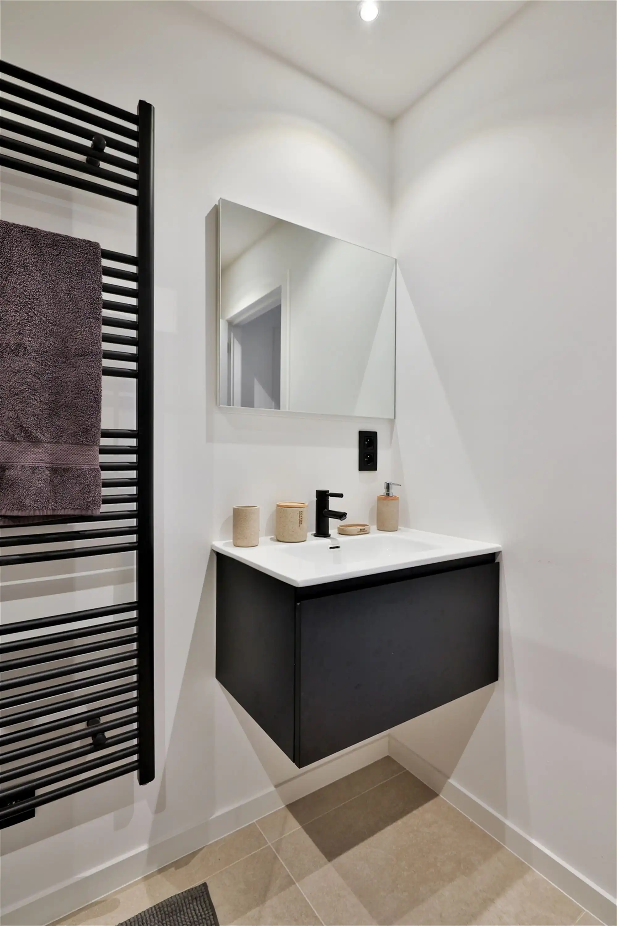 knap vernieuwd 3-slpkamer duplex appartement mét grote tuin foto 12